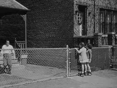 Come on, Daddy. Play "train" with us. - Kiss of Death