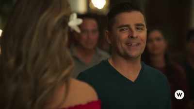 -Come on.
-Duty calls. - You Had Me at Aloha