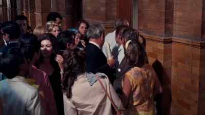 Come on, everybody. Break
it up. Let me in there. - Marlowe