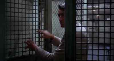 Come on. Everybody, get back. Come on. - Captain Newman, M D