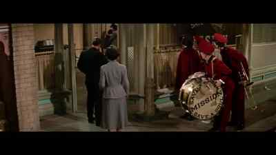 Come on, fellas. The cops!
Come on, guys, let's get outta here. - Guys and Dolls