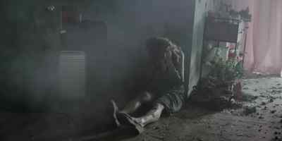 Come on. Floriana, get up.
Get up, come on. - Gangs of London