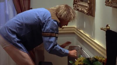 Come on flush you bastard - Dumb and Dumber