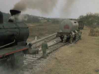 - Come on.
- Get your back into it! - The Dirty Dozen: The Fatal Mission