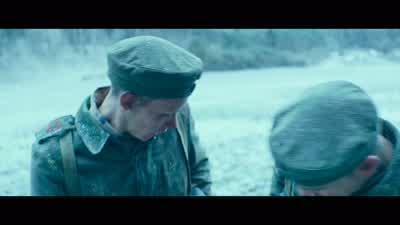 Come on, get it all in there. - All Quiet on the Western Front