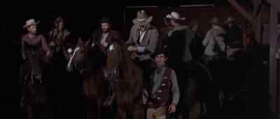 Come on, get on your horse.
Let's get outta here. - Arizona Raiders
