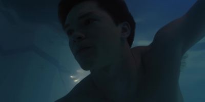 Come on.
Get out of the pool. Let's go. - For All Mankind