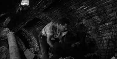 Come on,
get out of there! - The Day They Robbed the Bank of England
