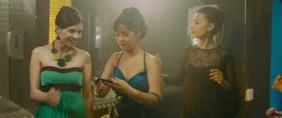 Come on, girls, let's have a selfie. - Beauty and the Dogs