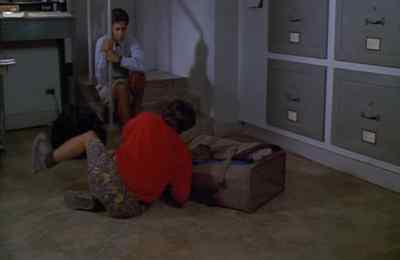 - Come on, give me a hand.
- You're doing fine by yourself. - Weekend at Bernie's II