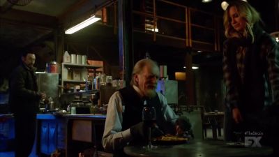 Come on! Give me your hand! - The Strain