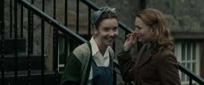 -Come on.
-Go on. Be careful. - Tell It to the Bees