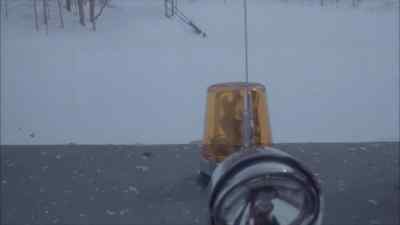 - Come on, grab ahold.
- It's slipping. - Avalanche