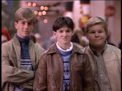 -COME ON, GUYS.
LET'S KEEP LOOKING. - The Wonder Years