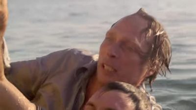 Come on, hang on. - Prison Break