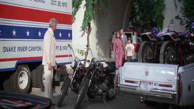 Come on.
Hurry up. - Viva Knievel!