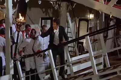 Come on. Hustle it up.
Everybody, let's go. - 4 for Texas