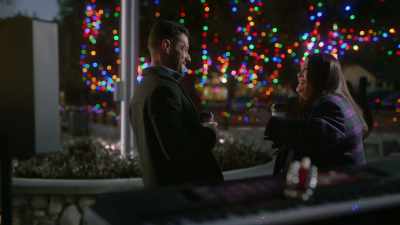 - Come on.
- I didn't know this side of you. - A Country Christmas Harmony
