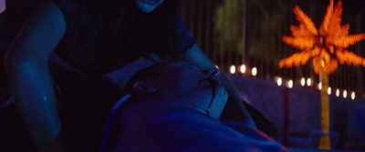 Come on.
I need you to help me. Ready? - The Strangers: Prey at Night