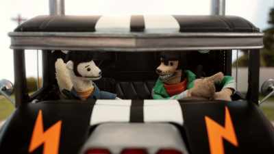 -Come on, I thought we was racing.
-[doorbell rings] - Buddy Thunderstruck