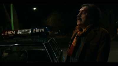 Come on, I'll get you inside. - Narcos: Mexico