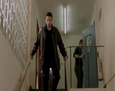 Come on. I'll give you a lift home. - Vera