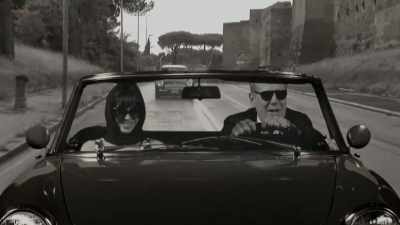 -Come on, I'm driving.
-[laughs] - Roadrunner: A Film About Anthony Bourdain