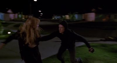 - Come on.
- I'm not gonna do this! - Edward Scissorhands