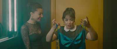 - Come on, it's beautiful!
- Are you kidding? - Beauty and the Dogs