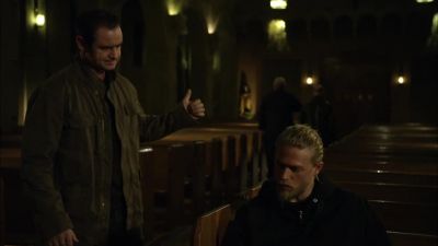 - Come on, Jax, I'll take you back.
- I'll walk. - Sons of Anarchy