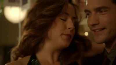 - Come on, just put me down, for a sec.
- Hey, what's the matter? - Being Erica