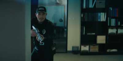 Come on, Justin, put the gun down. - Wire Room