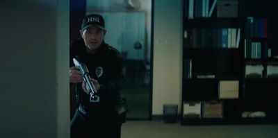 Come on, Justin, put the gun down. - Wire Room