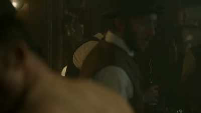 Come on! Knock him out! - The Alienist
