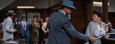 - Come on, lady!
- It's my money! Give it to me! - Violent Saturday