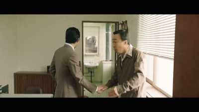 Come on. Let me introduce you to everyone.
Let's all say hello. - The Drug King