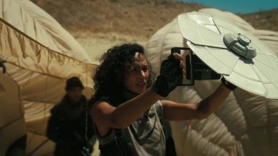 Come on, let's go.
It's gonna lock. - Westworld