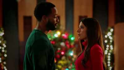 Come on. Little bit closer. - Jingle All the Way to Love