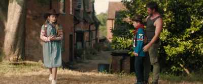 Come on, look at Agnes.
Do what she's do-- - Speak No Evil