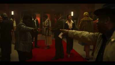 - Come on now, I got you.
- (SPLUTTERS) - Fight Night: The Million Dollar Heist