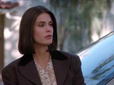 Come on now, Mrs. Lincoln, let's go.
Come on. Get in. - Lois & Clark: The New Adventures of Superman