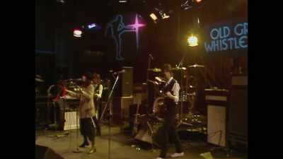 ♪ Come on, now
Try and understand ♪ - Women Who Rock