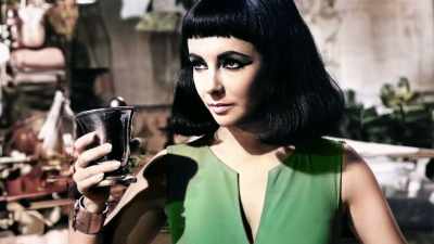 Come on now.
You were offered a million dollars. - Elizabeth Taylor: The Lost Tapes