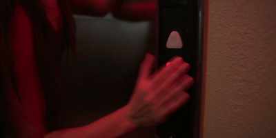 Come on! Oh, my God!
Please, open up! - Stream