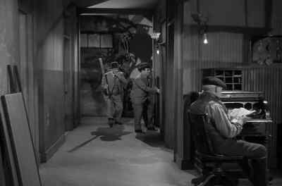 Come on, open that door. - Abbott and Costello Meet Dr  Jekyll and Mr  Hyde