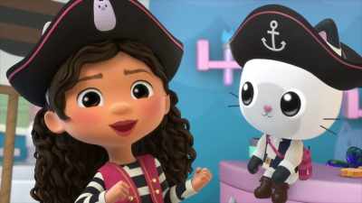 Come on, Pandy. Pirates never give up. - Gabby's Dollhouse
