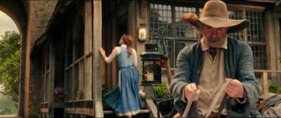 - Come on, Philippe.
- (PHILIPPE WHINNIES) - Beauty and the Beast