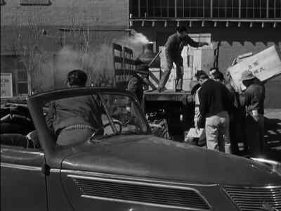 Come on, pick that stuff up.
Get it on the truck. - Tokyo Joe