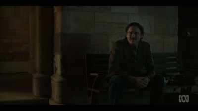 Come on. Pub's right there. - Mystery Road: Origin