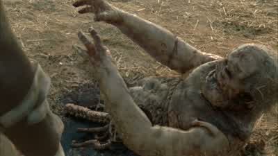 Come on, pull! - The Walking Dead
